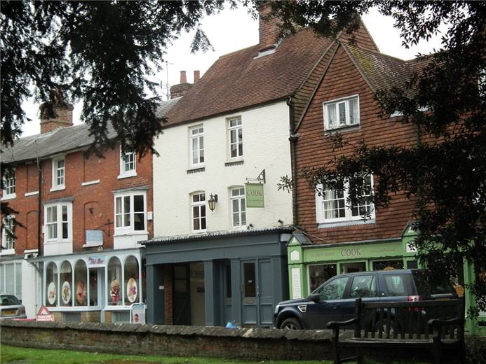 1 bedroom flat, High Street, Marlborough SN8 - Available