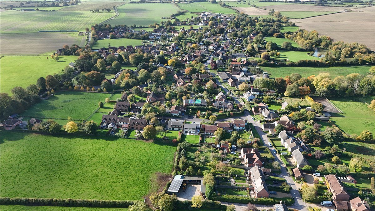 4 bedroom house, Matthews Close, All Cannings SN10 - Available