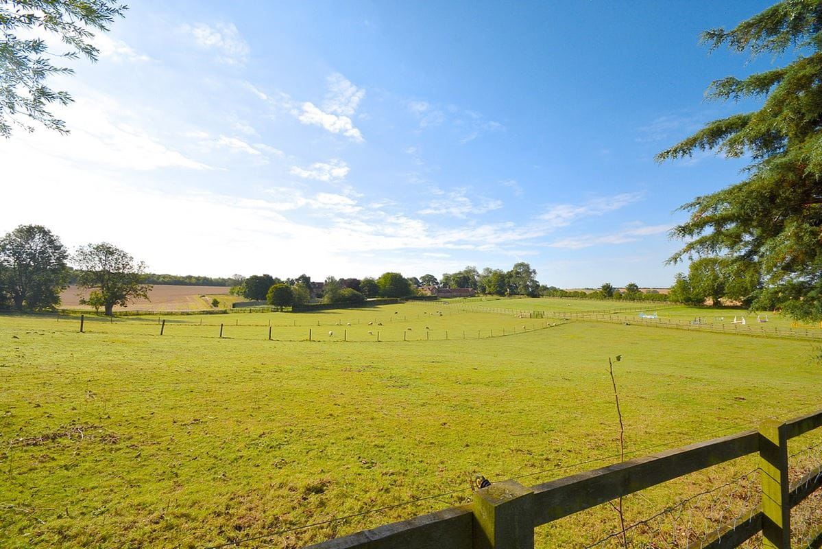 3 bedroom cottage, Harding Farm Cottages, Great Bedwyn SN8 - Let Agreed