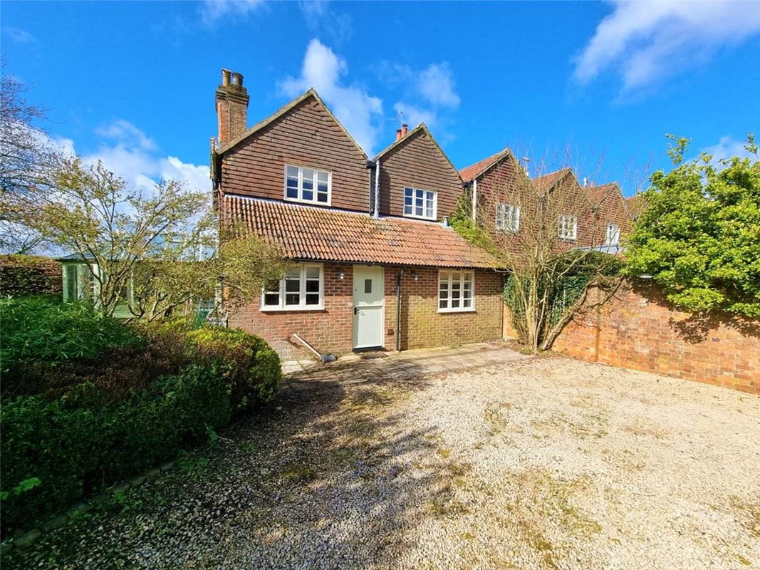 3 bedroom cottage, Harding Farm Cottages, Great Bedwyn SN8 - Let Agreed