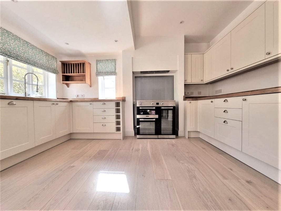 3 bedroom cottage, Harding Farm Cottages, Great Bedwyn SN8 - Let Agreed