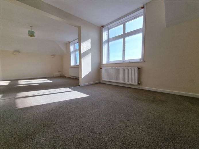 2 bedroom flat, High Street, Marlborough SN8 - Available