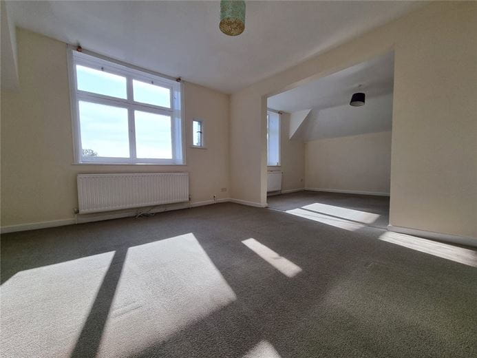 2 bedroom flat, High Street, Marlborough SN8 - Available