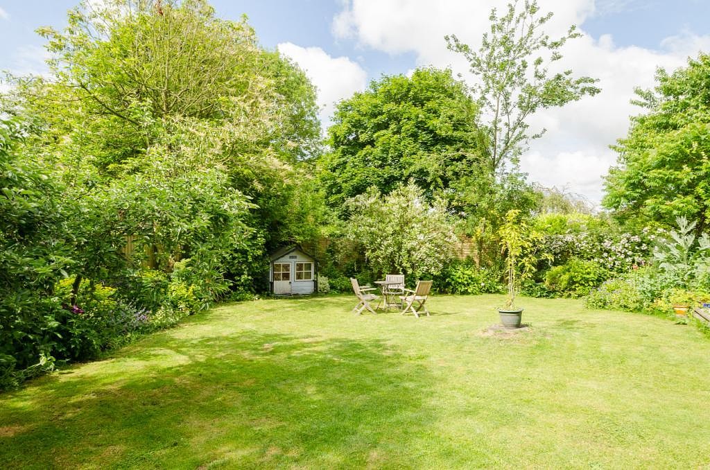 3 bedroom house, Manor Farm Cottages, Etchilhampton SN10