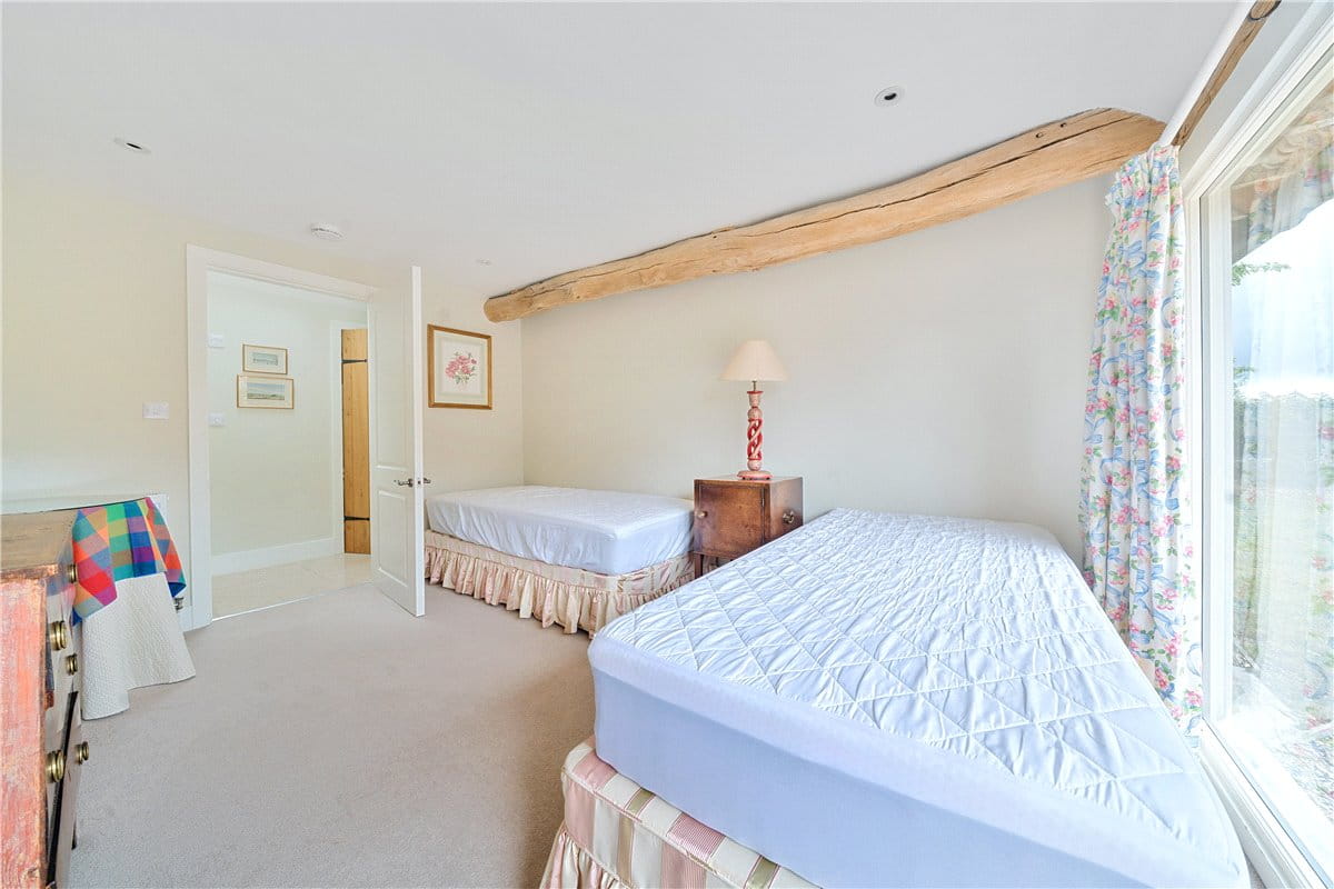2 bedroom house, Stubwood Farm, Salisbury Road RG17