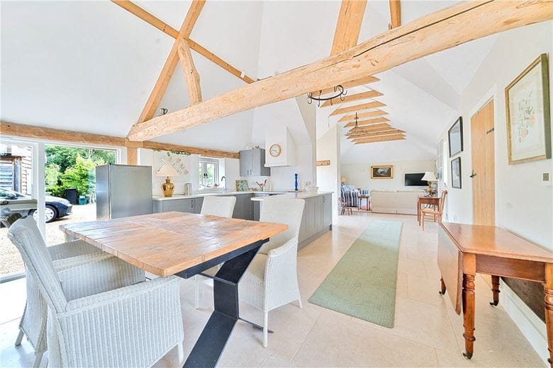 2 bedroom house, Stubwood Farm, Salisbury Road RG17 - Let Agreed