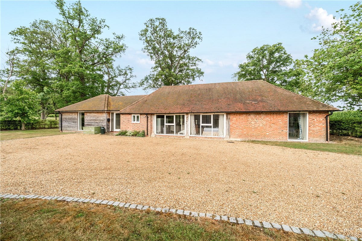 2 bedroom house, Stubwood Farm, Salisbury Road RG17