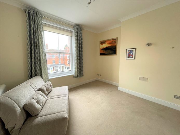 1 bedroom flat, High Street, Marlborough SN8 - Available