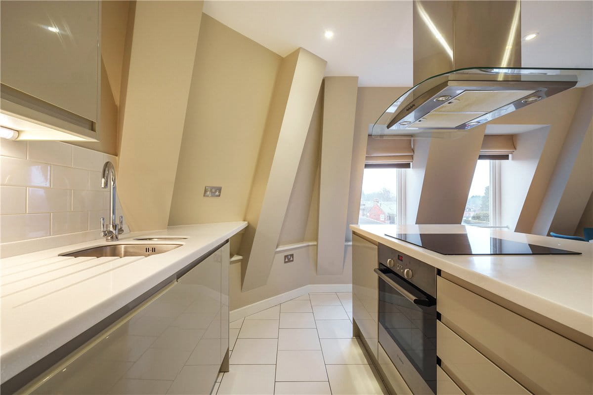 2 bedroom flat, High Street, Marlborough SN8