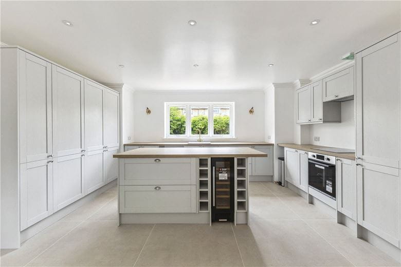 4 bedroom house, High Street, Burbage SN8 - Available