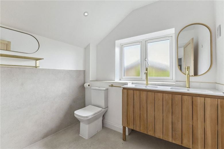 4 bedroom house, High Street, Burbage SN8 - Available