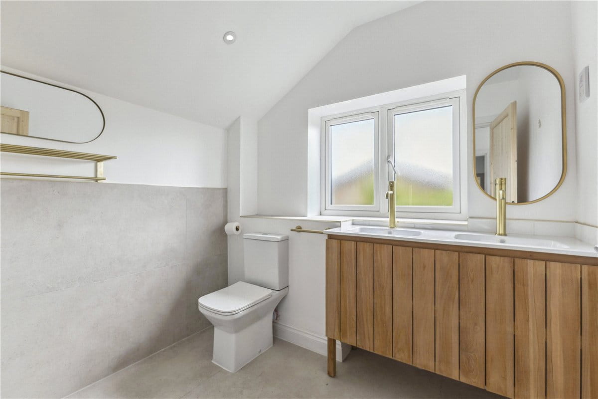 4 bedroom house, High Street, Burbage SN8 - Available