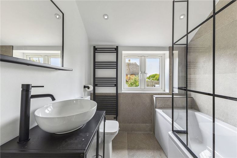 4 bedroom house, High Street, Burbage SN8 - Available