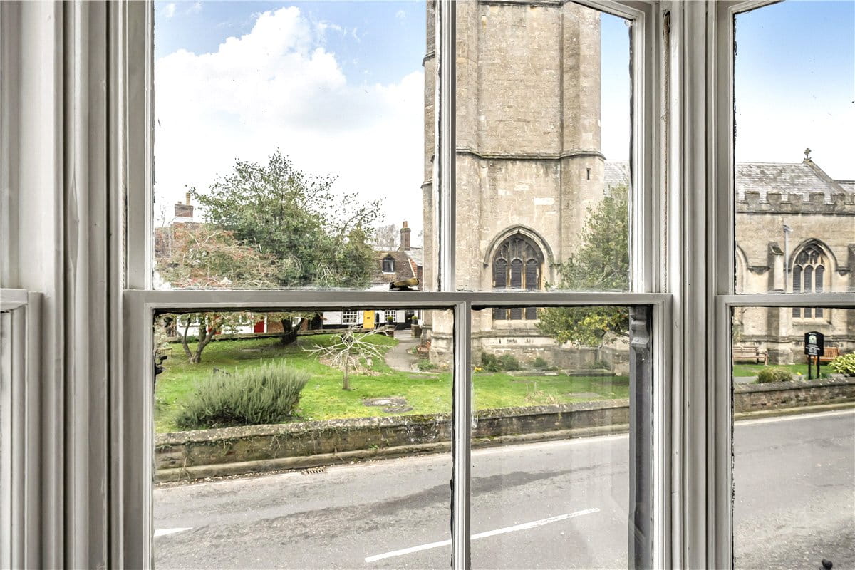 2 bedroom maisonette, High Street, Marlborough SN8 - Available