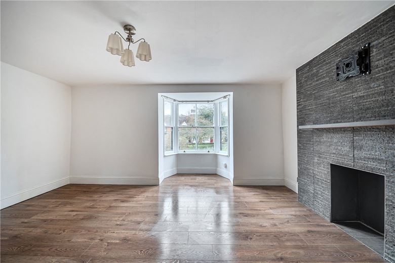 2 bedroom maisonette, High Street, Marlborough SN8 - Available