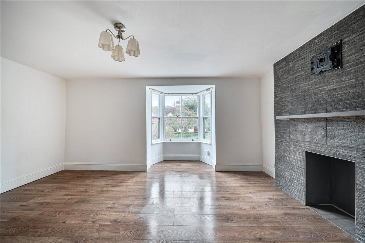 2 bedroom maisonette, High Street, Marlborough SN8 - Available