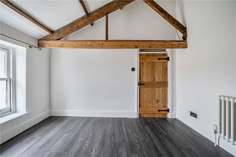 2 bedroom maisonette, High Street, Marlborough SN8 - Available