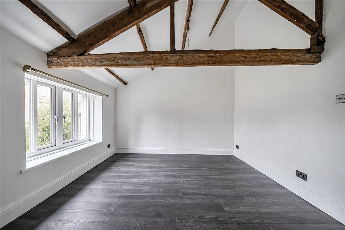 2 bedroom maisonette, High Street, Marlborough SN8 - Available