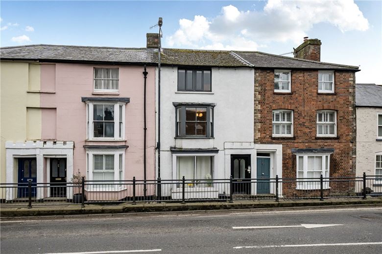 2 bedroom maisonette, High Street, Marlborough SN8 - Available