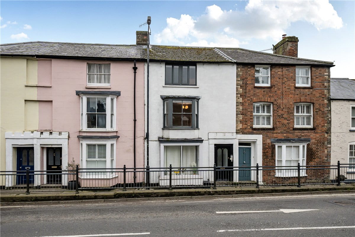 2 bedroom maisonette, High Street, Marlborough SN8 - Available