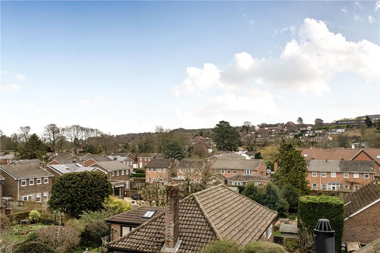 2 bedroom maisonette, High Street, Marlborough SN8 - Available