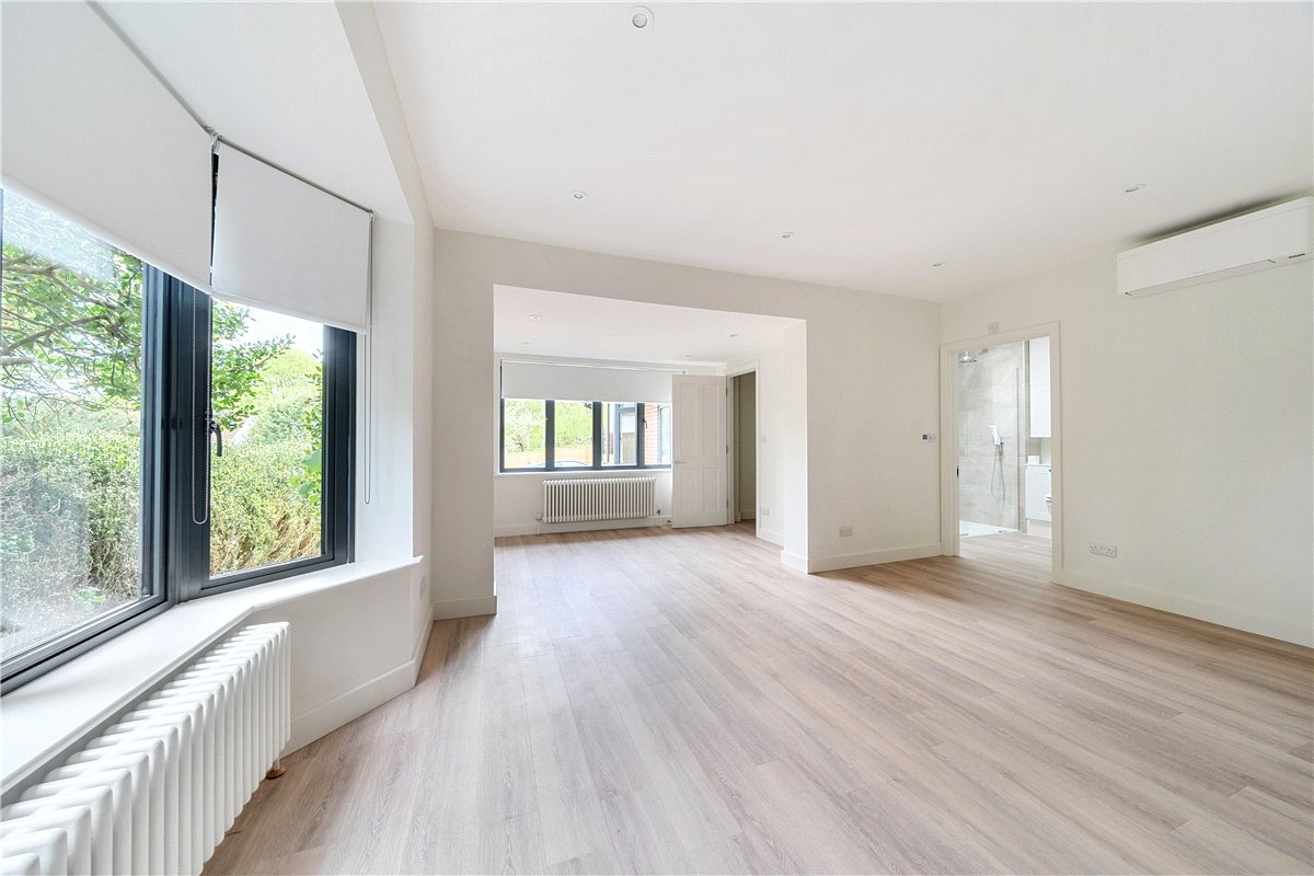 3 bedroom bungalow, Cardigan Road, Marlborough SN8 - Available