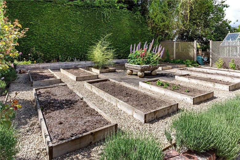 8 bedroom house, Oxenwood, Marlborough SN8 - Available