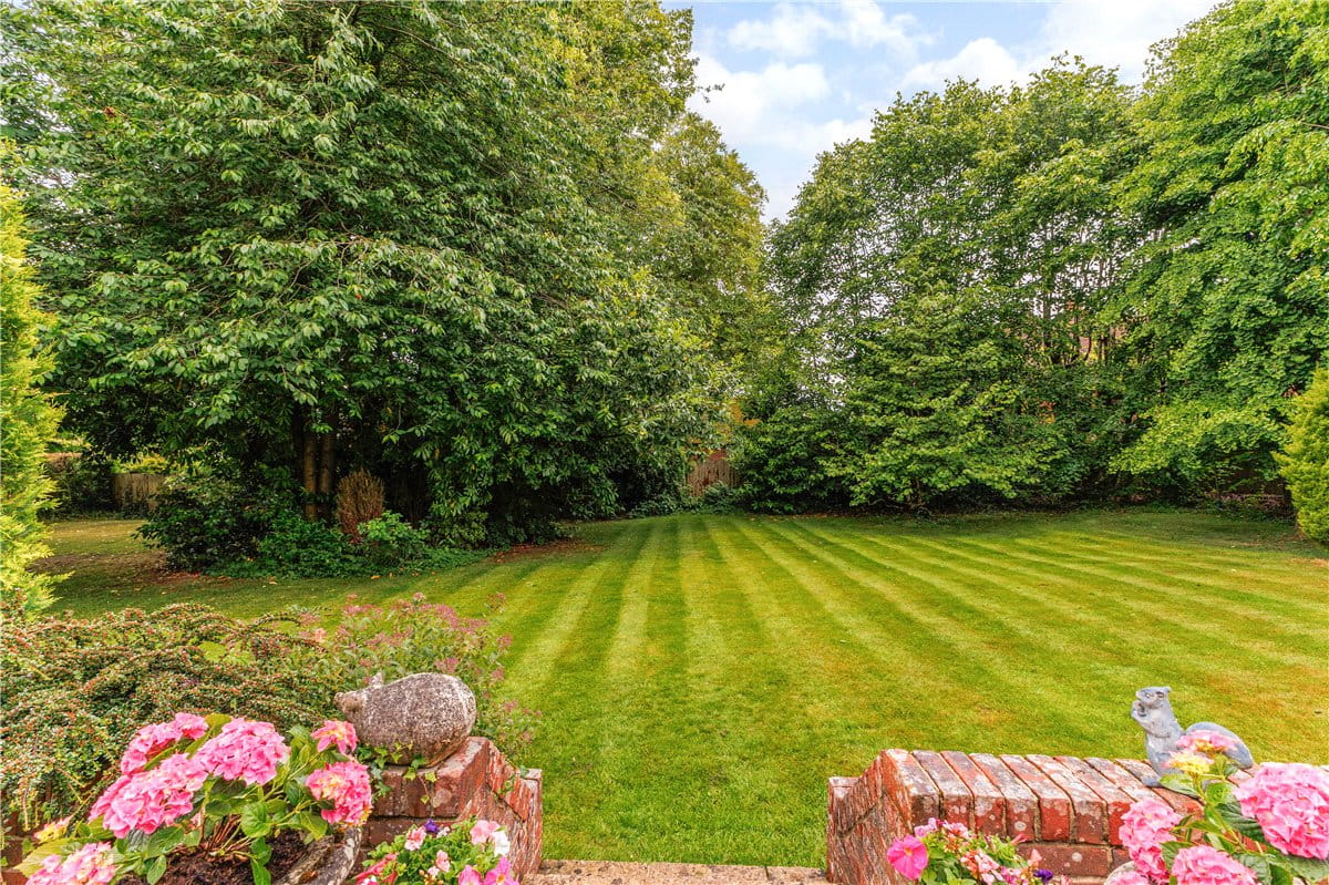 6 bedroom house, Hyde Lane, Marlborough SN8 - Available