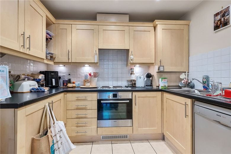 2 bedroom flat, Kynance Apartments, Salisbury Road SN8 - Sold STC