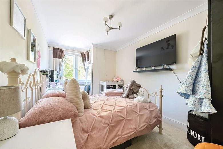 2 bedroom flat, Kynance Apartments, Salisbury Road SN8 - Sold STC