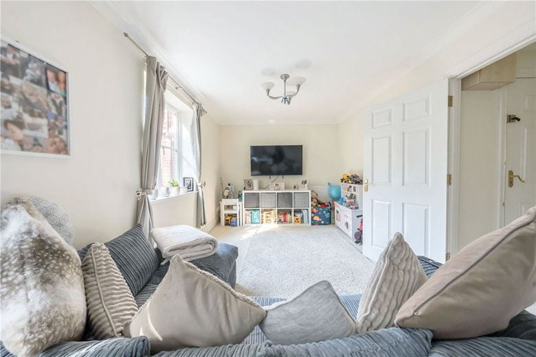 2 bedroom flat, Kynance Apartments, Salisbury Road SN8 - Sold STC