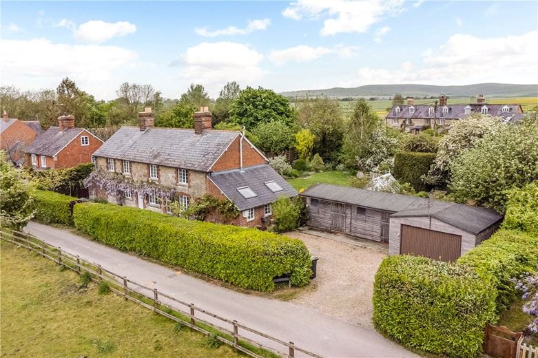 4 bedroom house, The Laurels, Honeystreet SN9 - Available