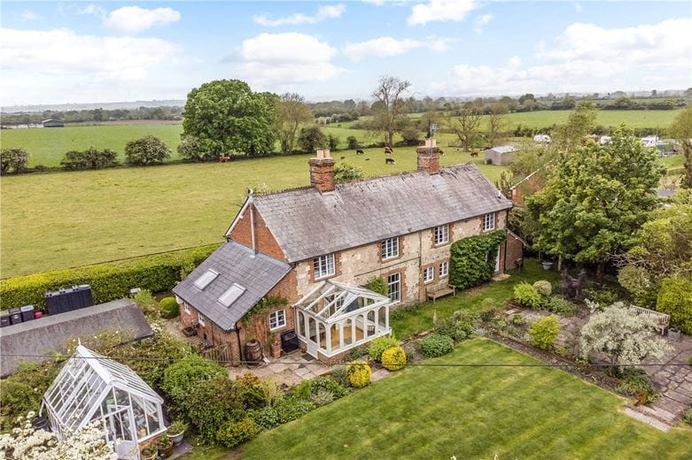 4 bedroom house, The Laurels, Honeystreet SN9 - Available
