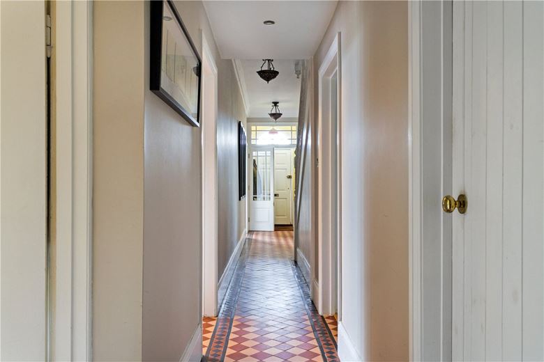 5 bedroom house, Bath Road, Marlborough SN8 - Available