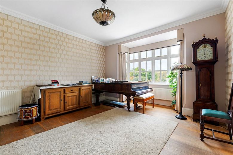 5 bedroom house, Bath Road, Marlborough SN8 - Available