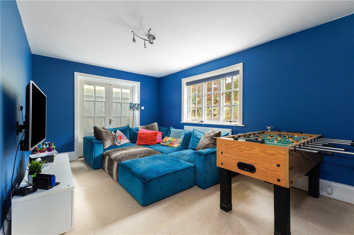 5 bedroom house, Bath Road, Marlborough SN8 - Available