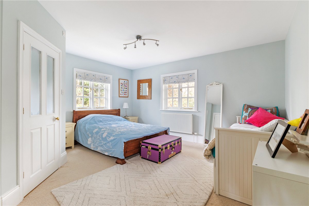 5 bedroom house, Bath Road, Marlborough SN8 - Available