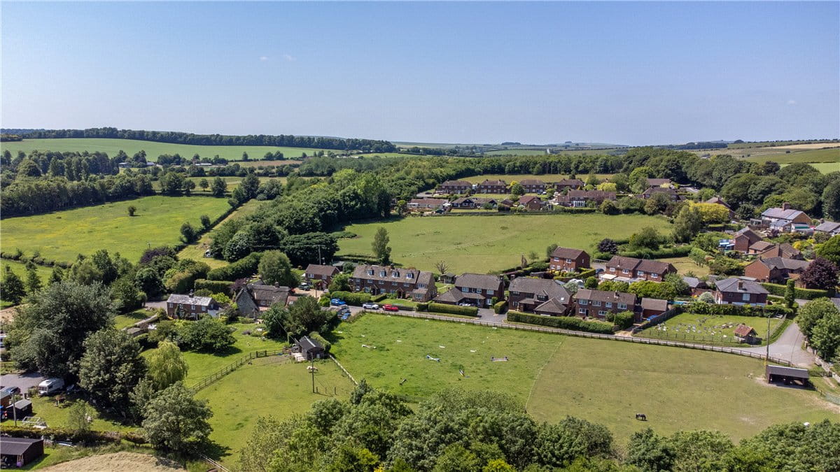 4 bedroom house, Lower Fyfield, Marlborough SN8 - Available