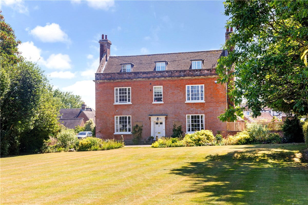 8 bedroom house, Hodson Road, Chiseldon SN4 - Available