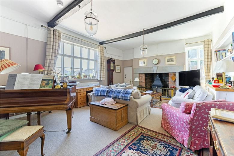 8 bedroom house, Hodson Road, Chiseldon SN4 - Available