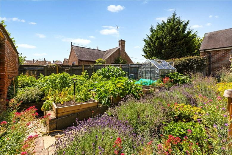 8 bedroom house, Hodson Road, Chiseldon SN4 - Available