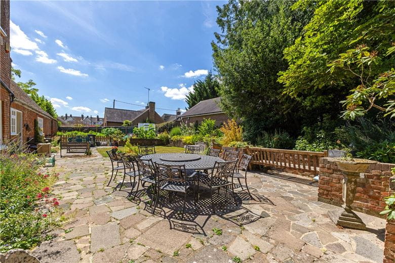 8 bedroom house, Hodson Road, Chiseldon SN4 - Available