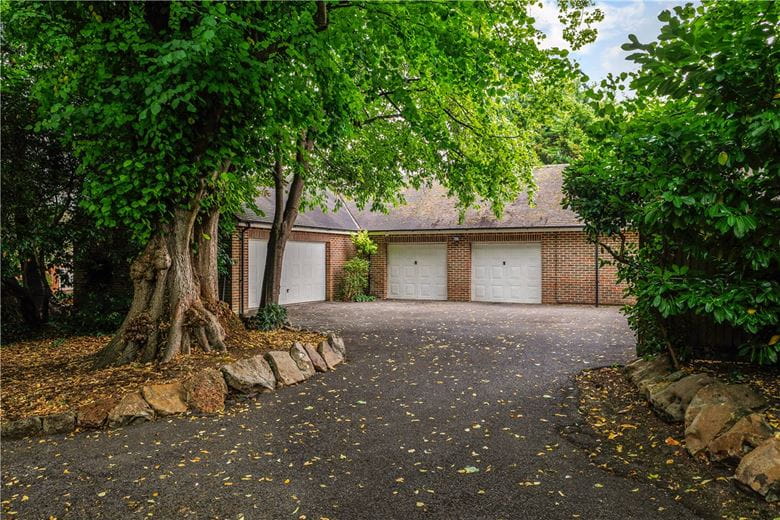 8 bedroom house, Hodson Road, Chiseldon SN4 - Available