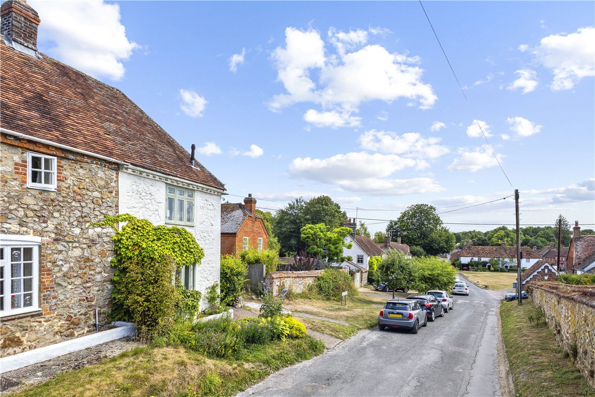 3 bedroom house, Crooked Corner, Aldbourne SN8 - Available