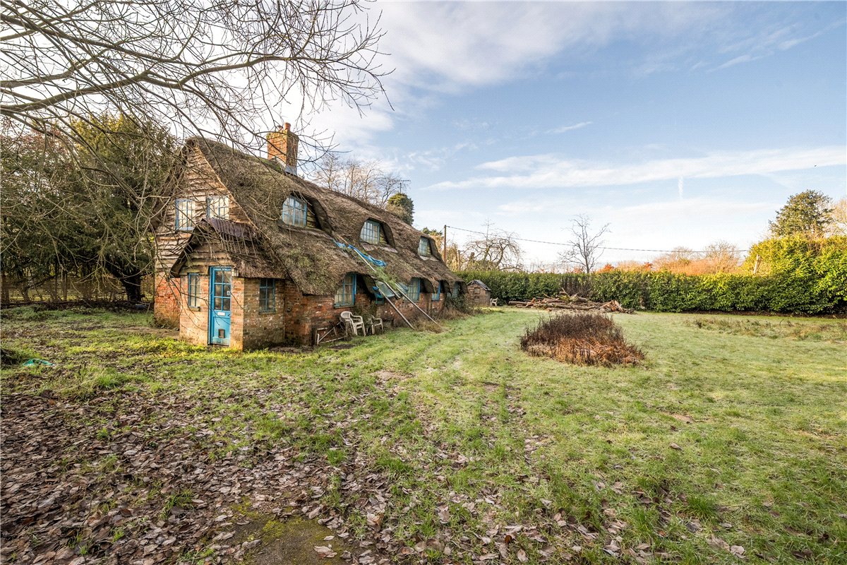 3 bedroom house, Westcourt, Burbage SN8 - Available