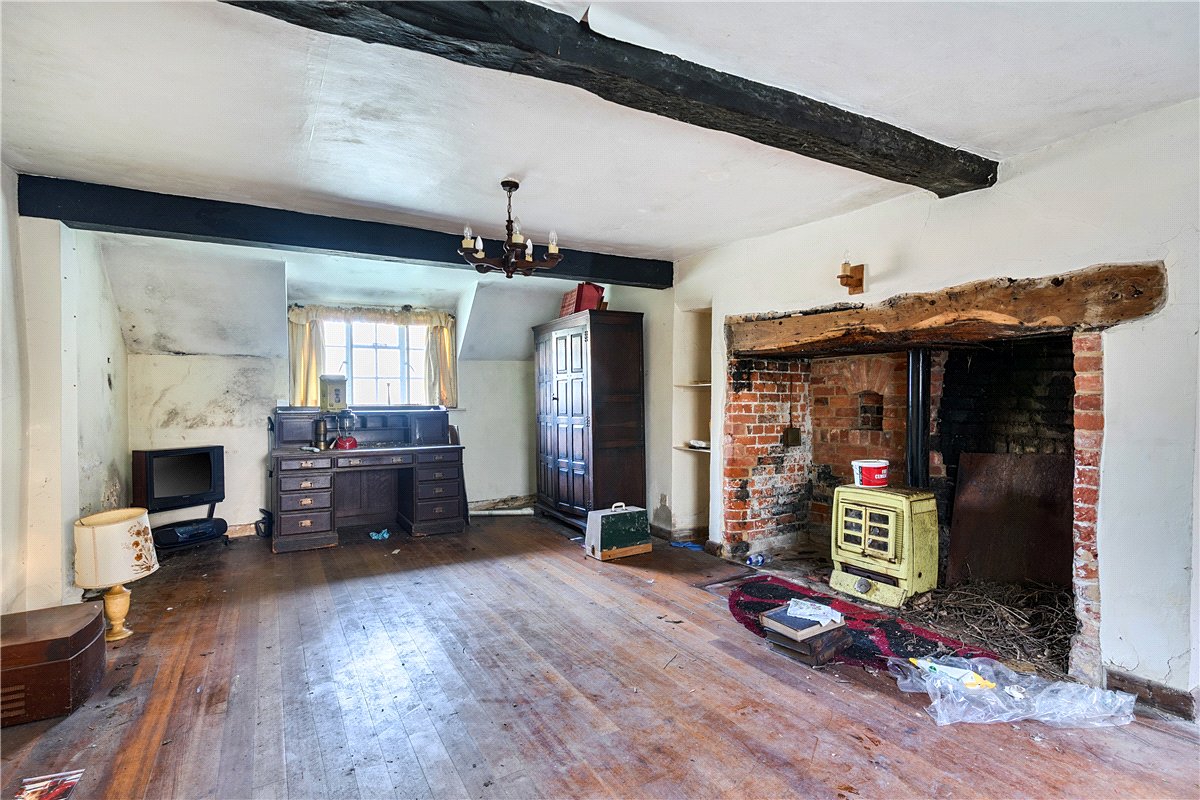 3 bedroom house, Westcourt, Burbage SN8 - Available