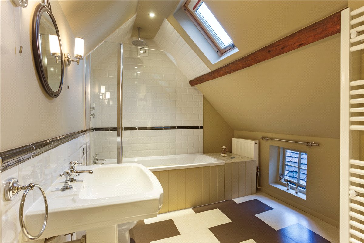 4 bedroom house, Silverless Street, Marlborough SN8 - Available