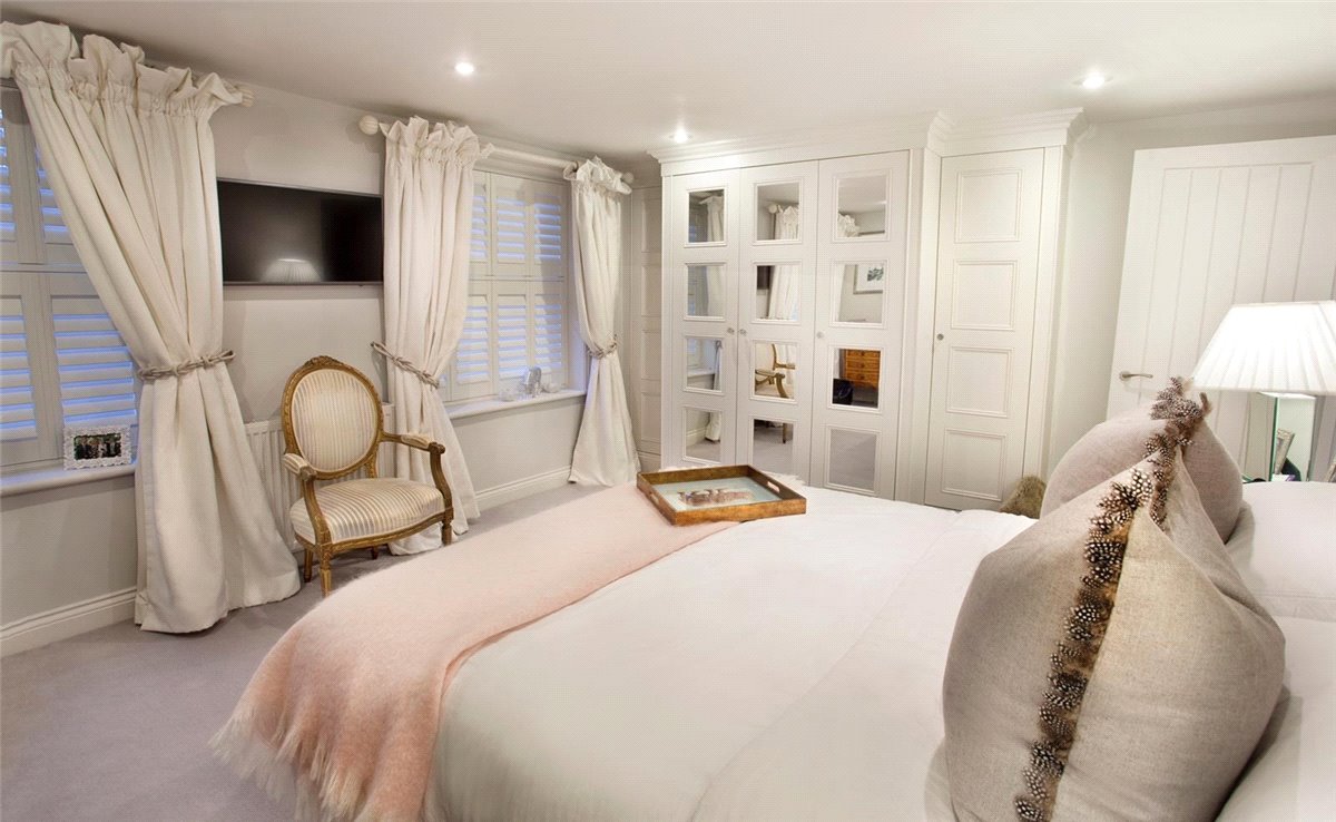 3 bedroom house, High Street, Marlborough SN8 - Available