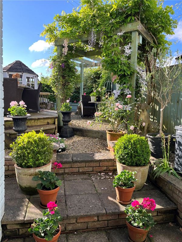 3 bedroom house, High Street, Marlborough SN8 - Available