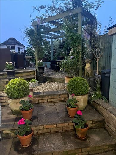 3 bedroom house, High Street, Marlborough SN8 - Available